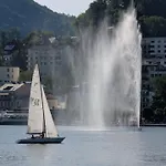 Fountain - Balcony - Luxurioeses Mit Balkon Апартаменты
