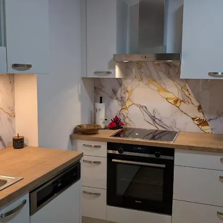 Fountain - Balcony - Luxurioeses Mit Balkon Lägenhet