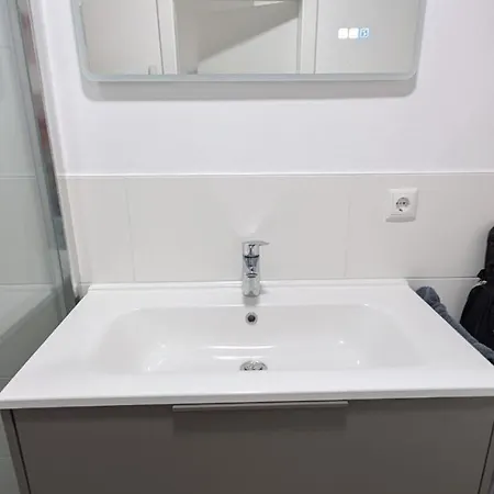 Luxuriöses Mit Balkon - Fountain Balcony Apartment *