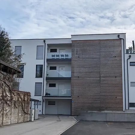 Fountain - Balcony - Luxurioeses Mit Balkon *