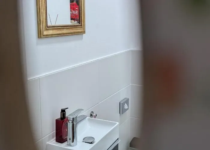 Fountain - Balcony - Luxurioeses Mit Balkon *